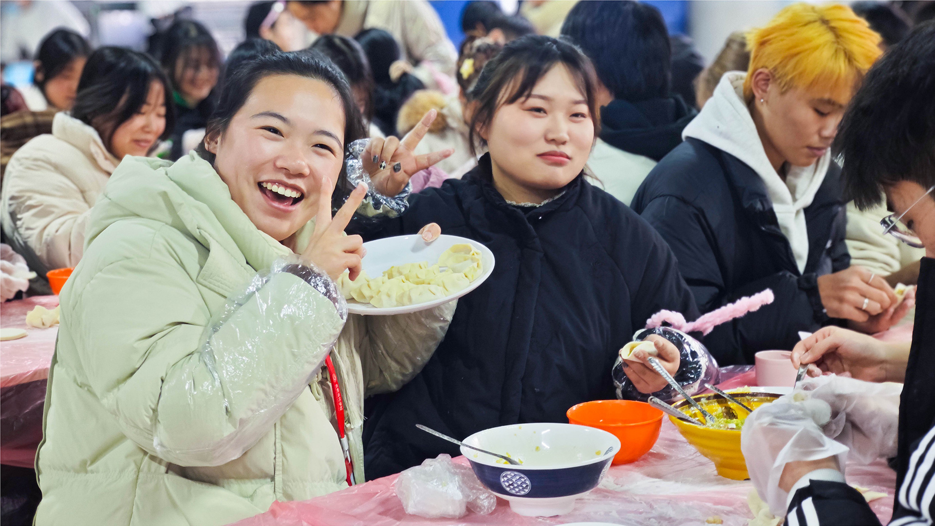 新年包饺子